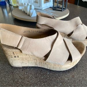 Clarks wedge platform sandals 6.5